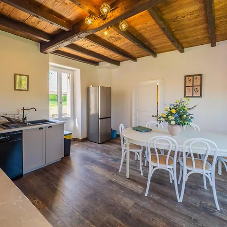 Les Bigonnies Estate Feriehus